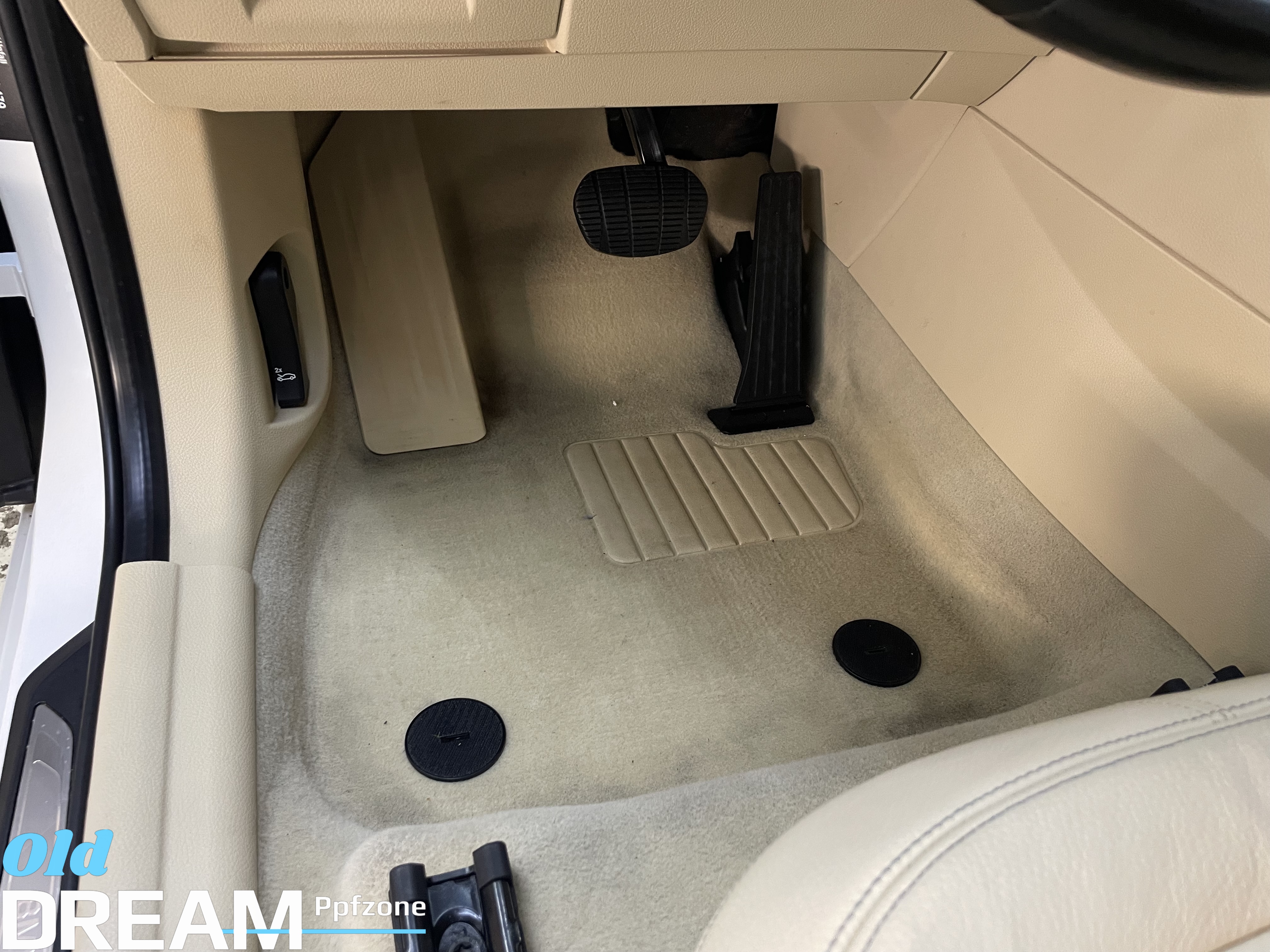 BMW 1 Химчистка светлого салона