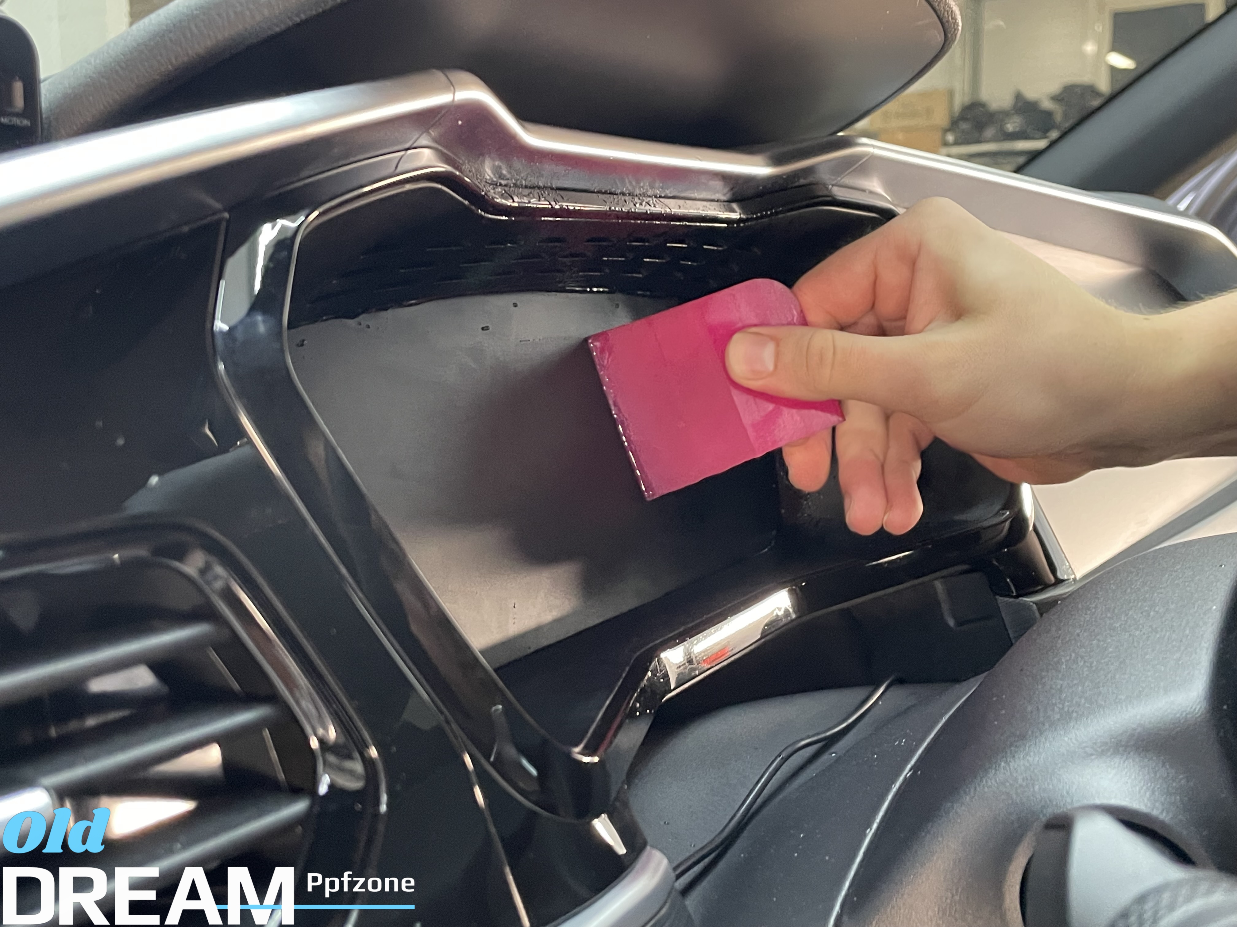 Knewstar 001 Оклейка антигравийной пленкой + оклейка мониторов