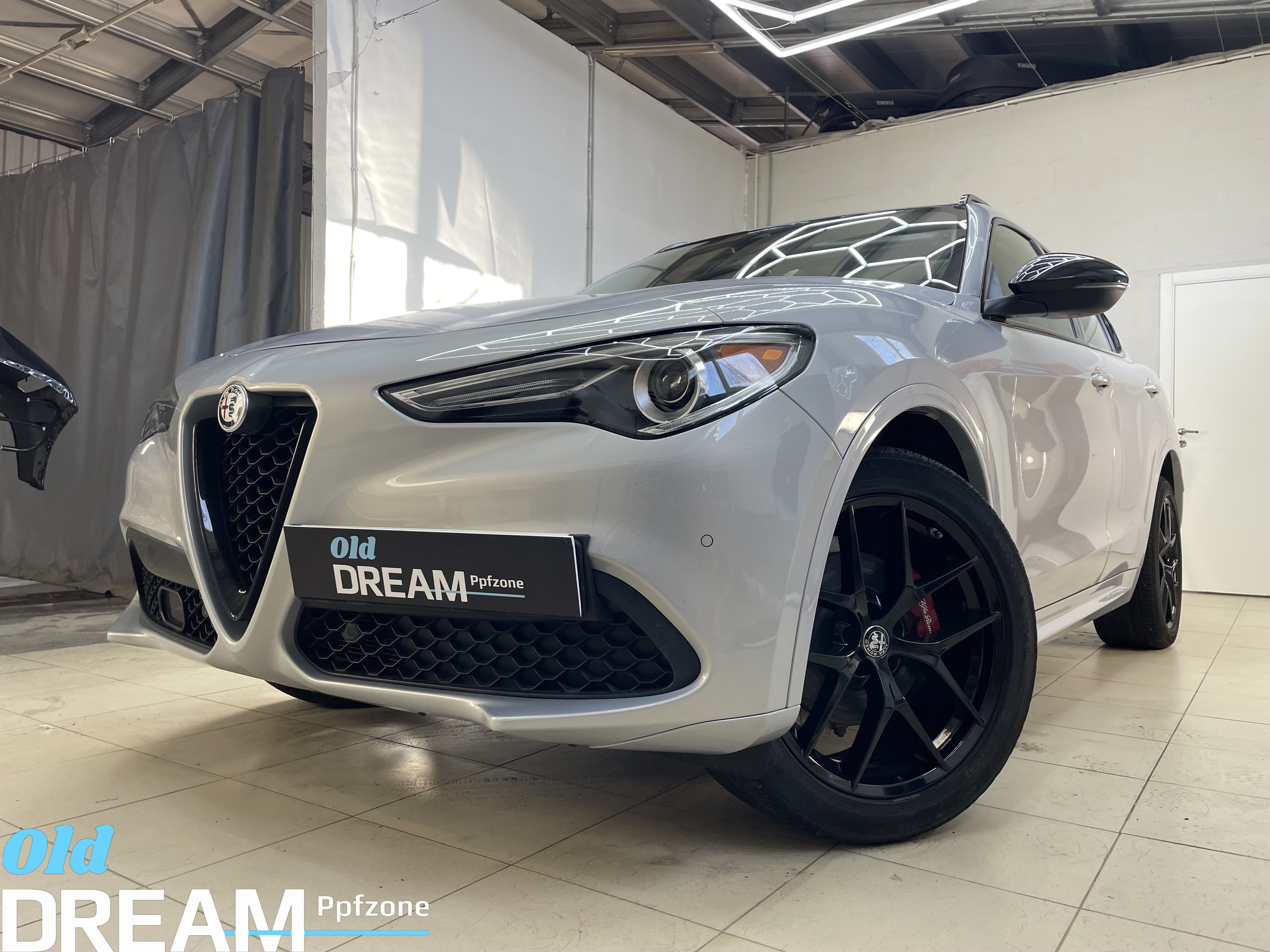 Alfa Romeo Stelvio Оклейка антигравийной пленкой. Пакет ЗАЩИТА