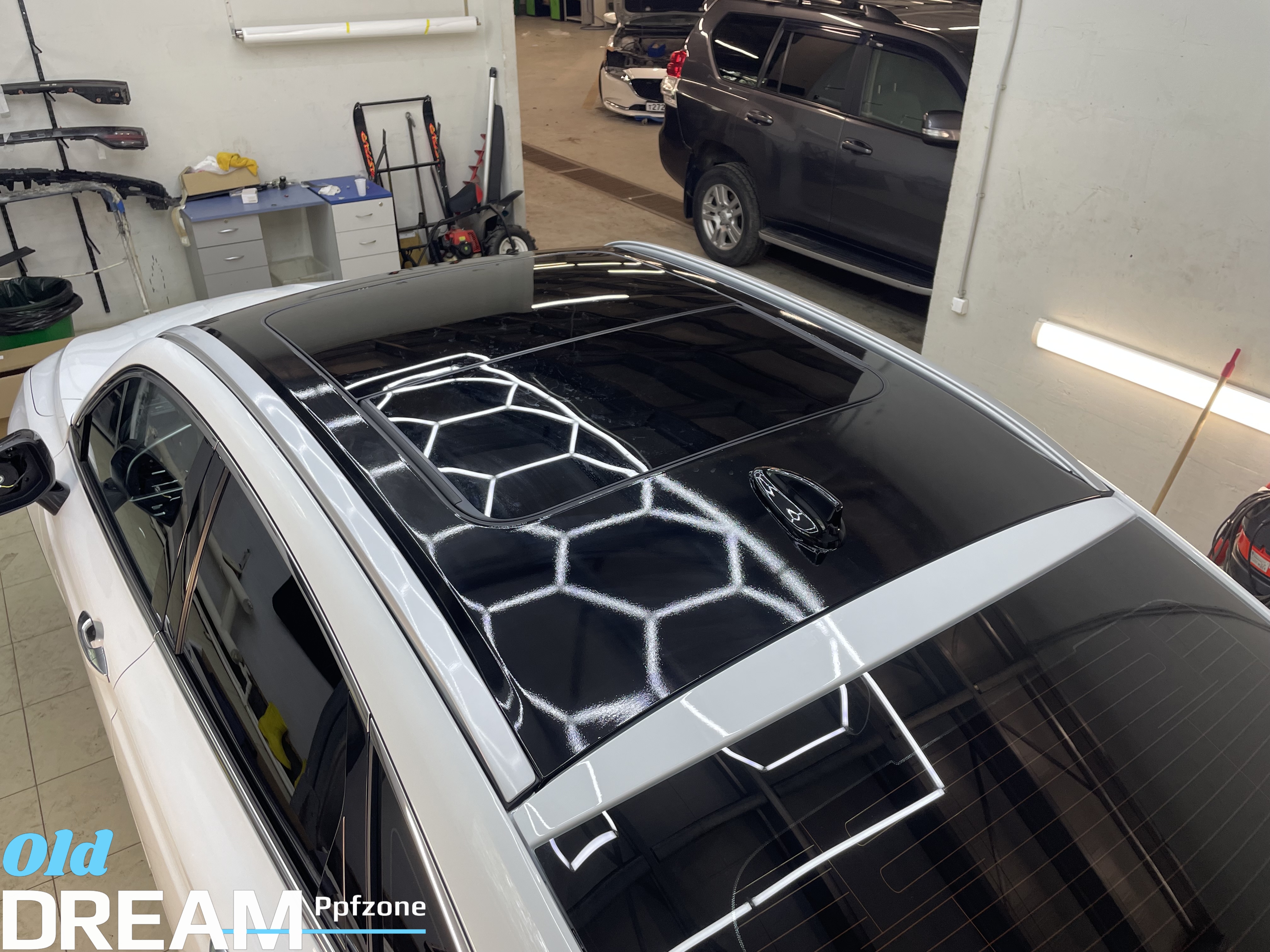 Knewstar 001 Эффект панорамной крыши. Оклейка крыши и зеркал в черный